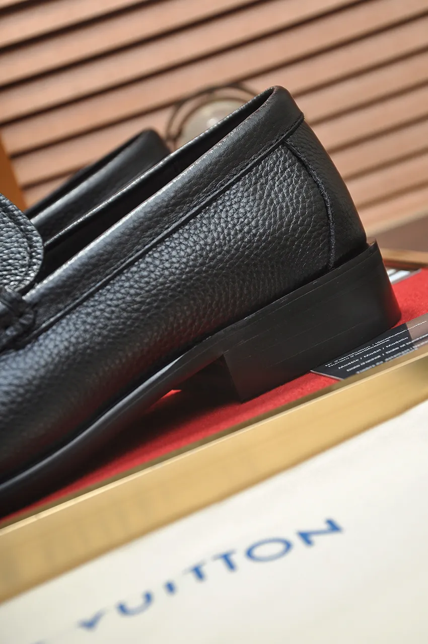Men's men's shoes 💰520💶 [LV] (original single cowhide lining) 🍀LV's latest genuine leather business suit shoes are launched simultaneously on the official website. The first-layer cowhide imported from Italy is made of heavy gold, 💥official website 1:1 rubber outsole. Versatile to wear, high-end without losing class, and the color combination is extraordinary. This four-season style is alluring when worn on your feet, showing off your big-name flair. Standard code 38-45 (45 customized)